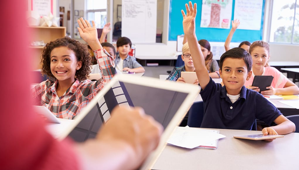 اهمیت آداب معاشرت دانش آموزان در مدرسه بر رشد فردی و تحصیلی